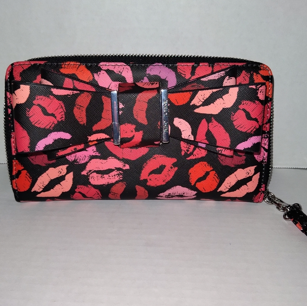 Betawy Johnson large wristlet